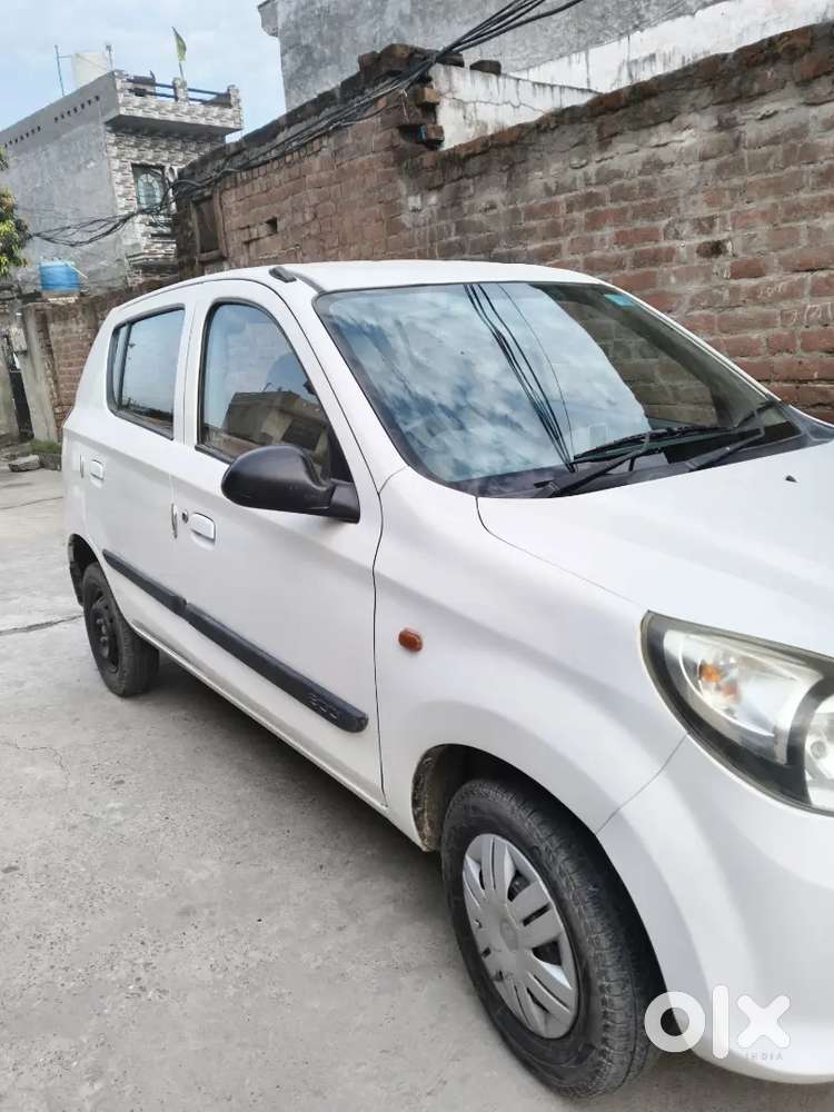 Model=(alto 800 Lxi) Colour=(sup White )body Type=(saloon)
