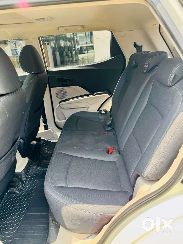 Mahindra Xuv300 1.2 W8 Amt Petrol, 2021, Petrol