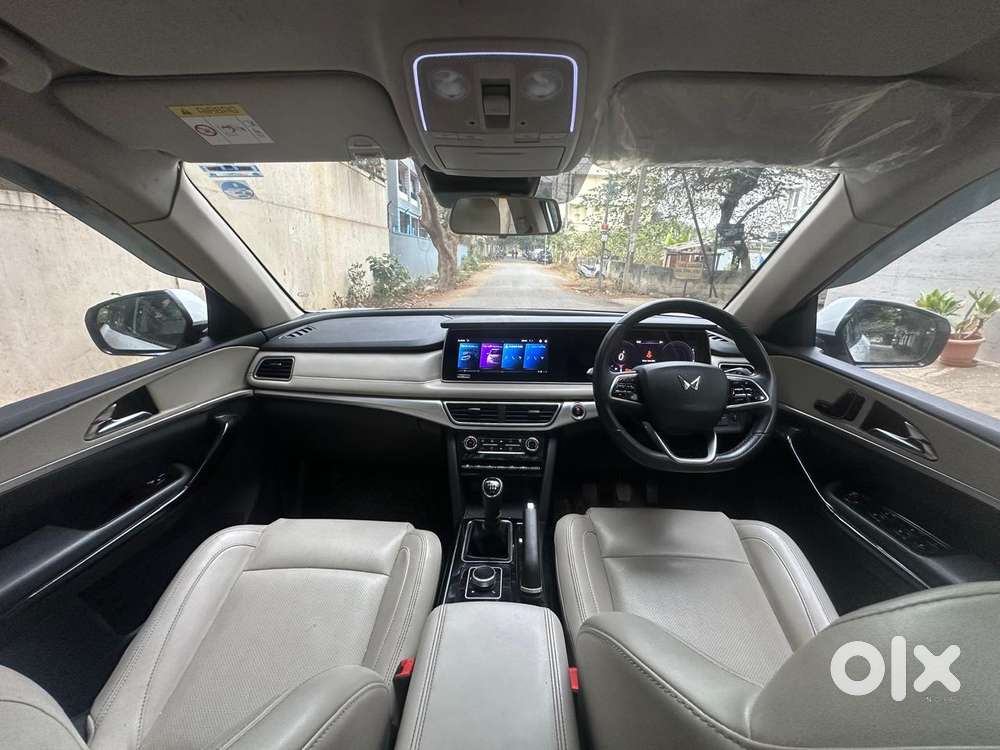 Mahindra Xuv700 2.0 Ax 7 Petrol Mt Str, 2022, Petrol