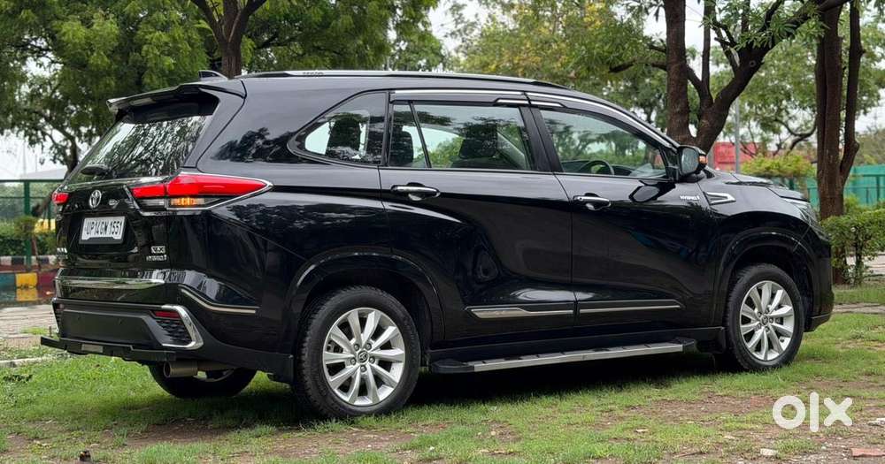 Toyota Innova Hycross 2.0 Vx (o) Hybrid 7 Str, 2025, Petrol
