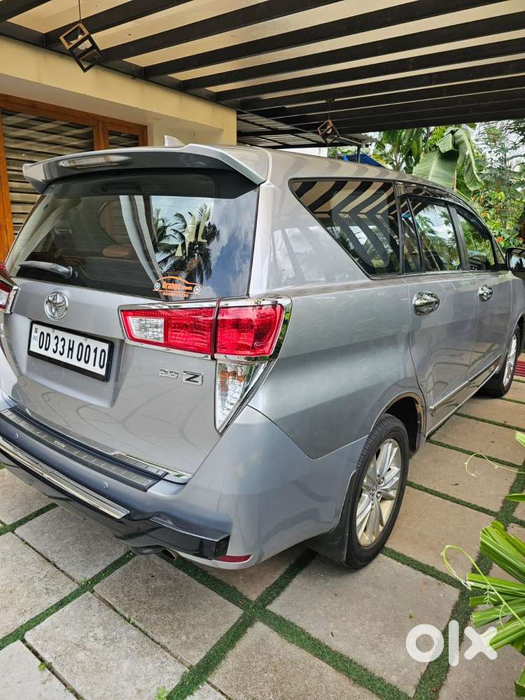 Toyota Innova Crysta 2.8z At Top Variant