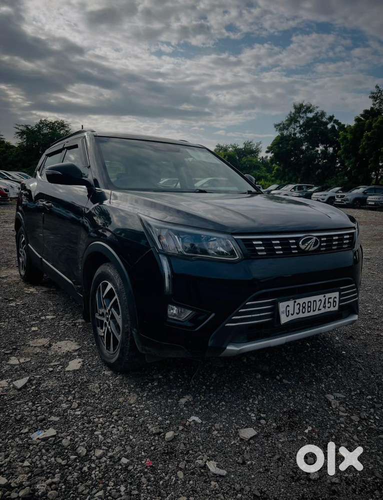 Mahindra Xvu300 Cng With 2022 Black