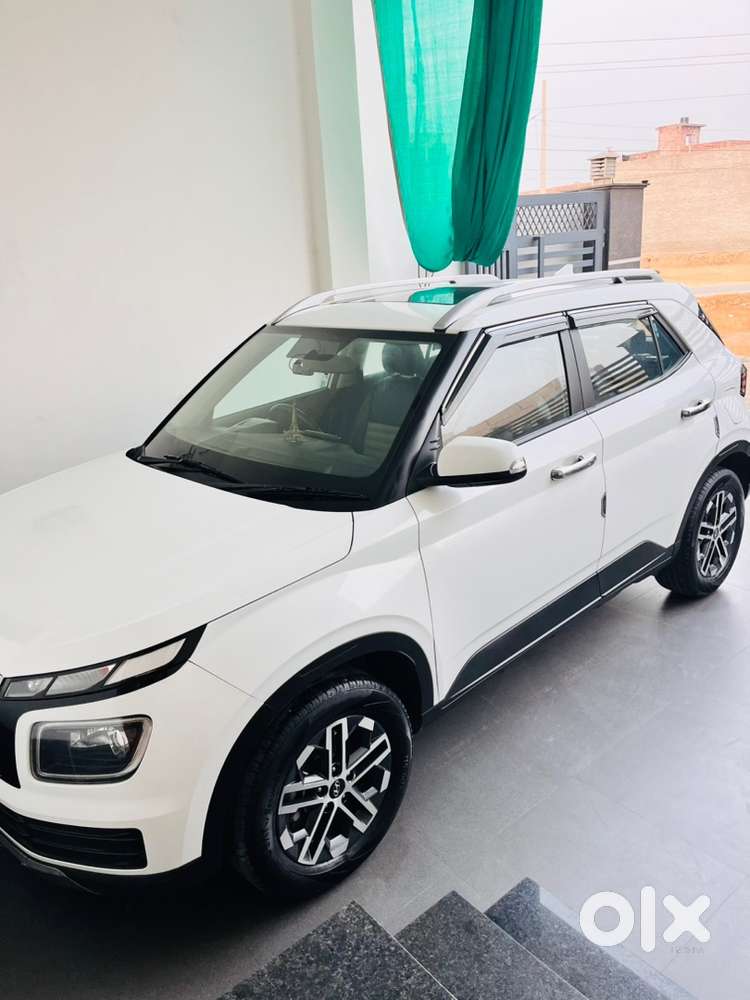 Hyundai Venue 2022 Diesel Well Maintained