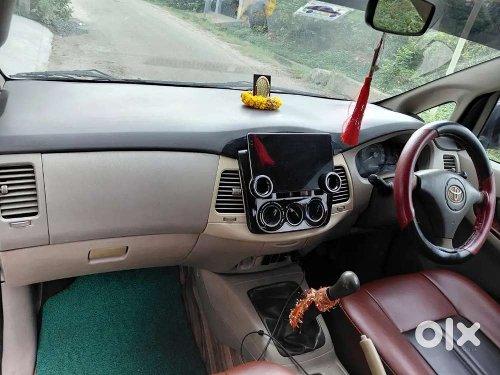 Toyota Innova. 82485.   48359
