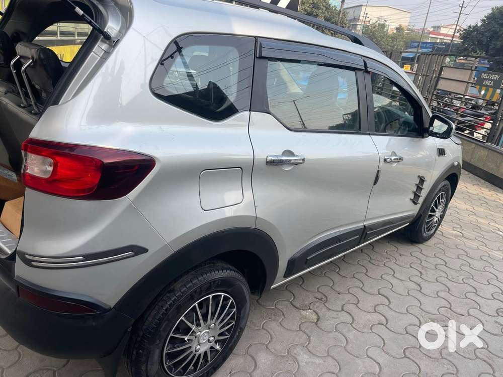 Renault Triber 1.0 Rxe, 2023, Petrol