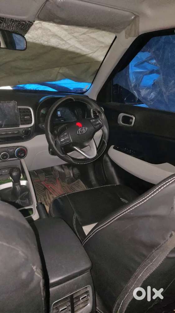 Hyundai Venue 2023 Petrol 11400 Km Driven