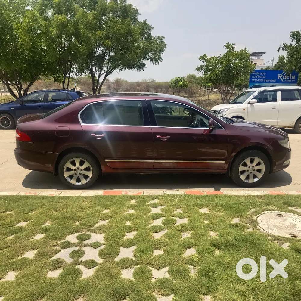 Skoda Superb 2010 Petrol 90000 Km Driven