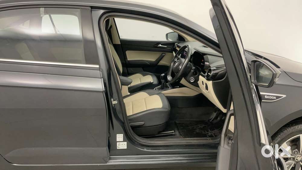 Skoda Slavia Style 1.0l Tsi Mt, 2023, Petrol