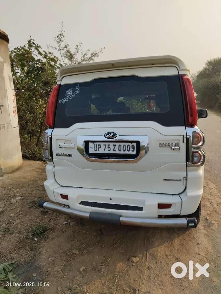 Mahindra Scorpio S4 2017