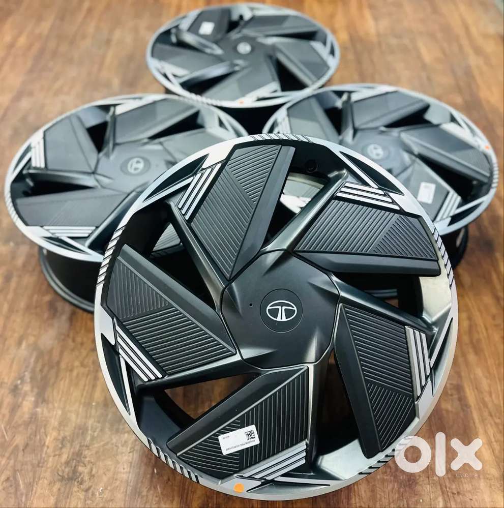 18inch Tata Cruvv Dual Tone OEM Alloy Wheels set of 4