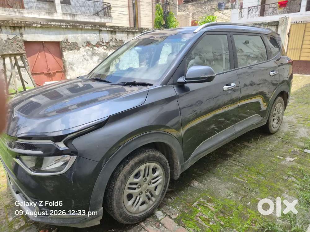 Kia Carens Prestige Manual Petrol 2023 Variant