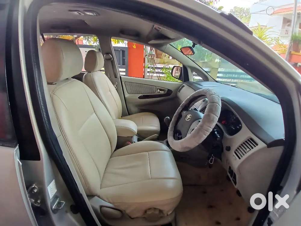 Toyota Innova Diesel Manual 2012 8 Seater. Re.