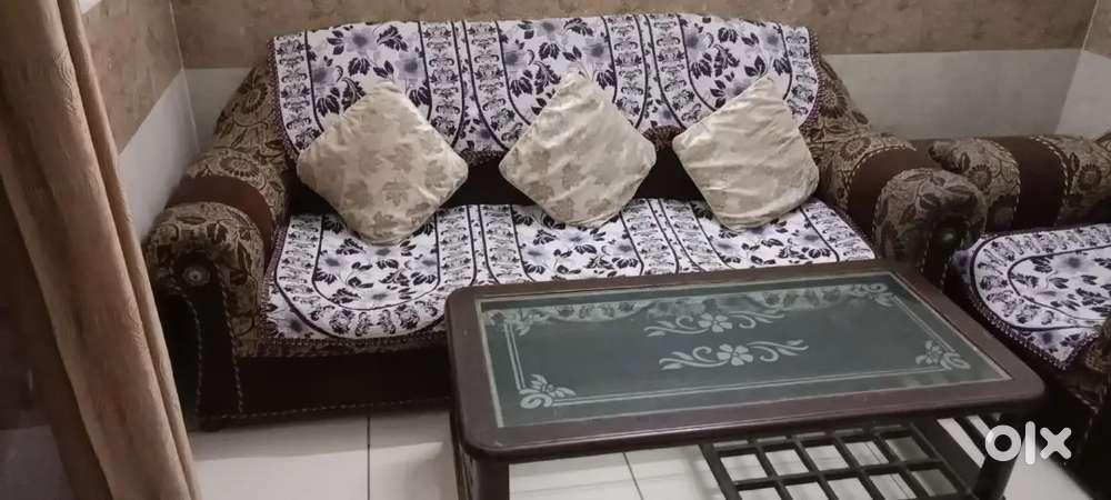 5 Seater Sofa Set with Center Table - Good Condition