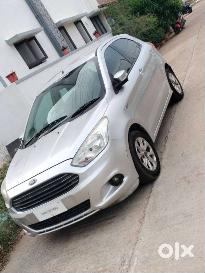 2016 Ford Figo Titanium Petrol (ing - Silver )