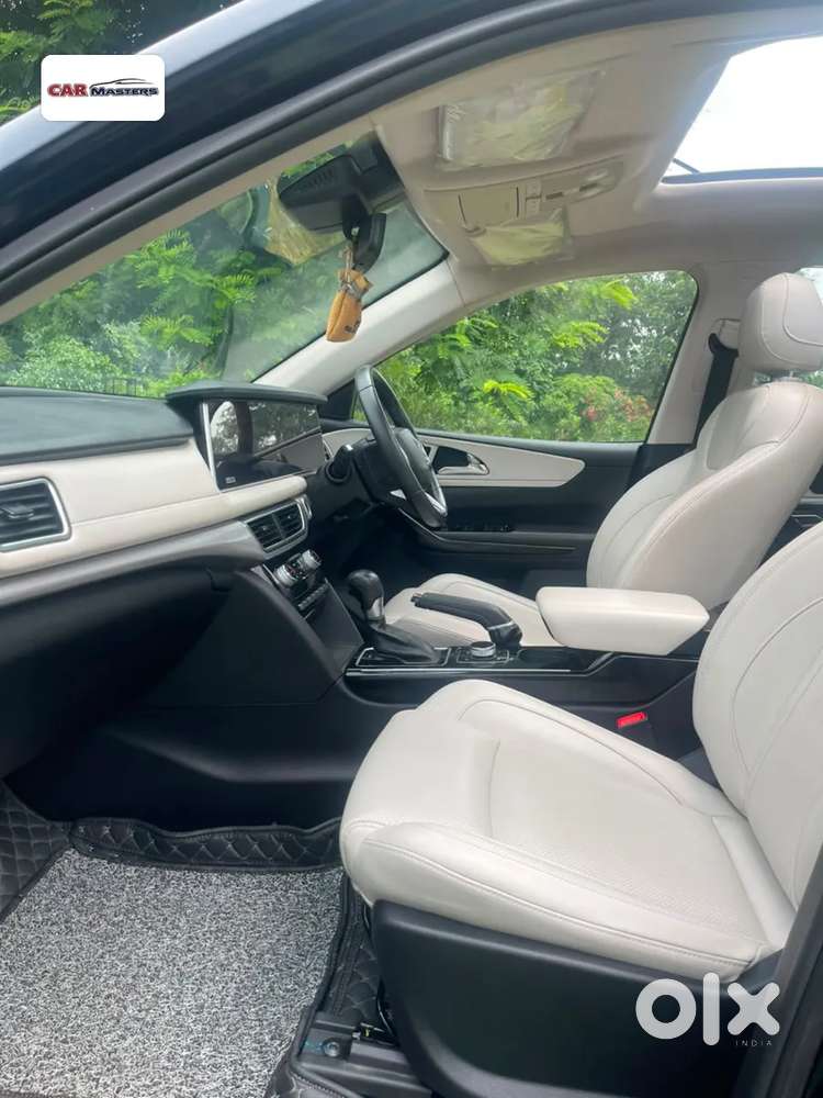 Mahindra Xuv700 2.0 Ax 7 Petrol At Str, 2023, Petrol