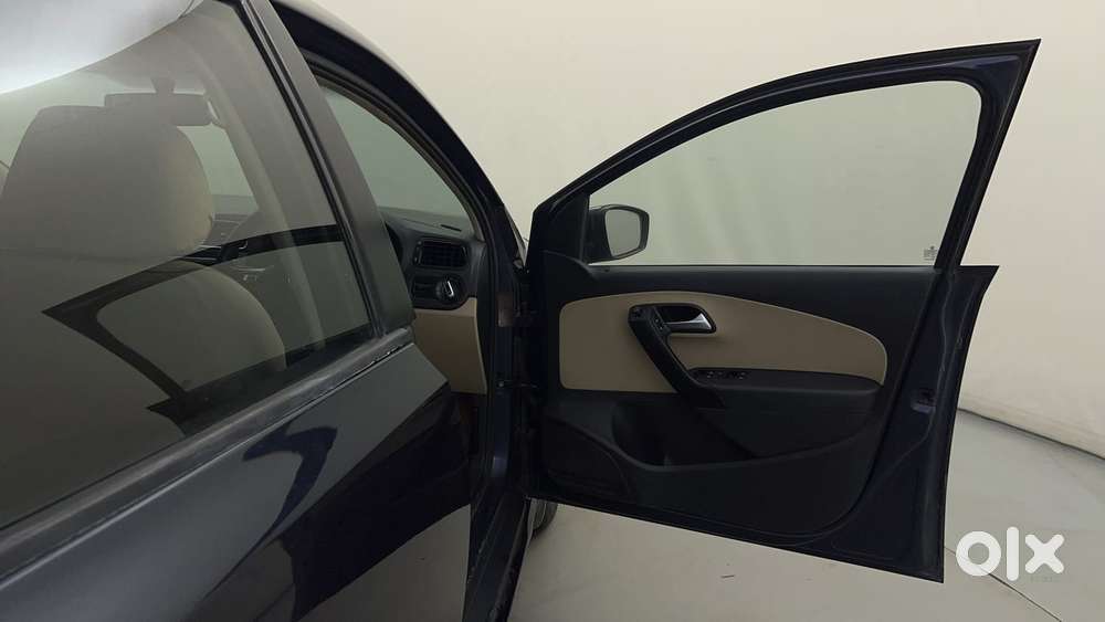 Volkswagen Polo Petrol Highline 1.2l, 2015, Petrol