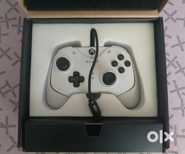 Razer Wolverine V2 White Controller XBOX PC PS4 PS5