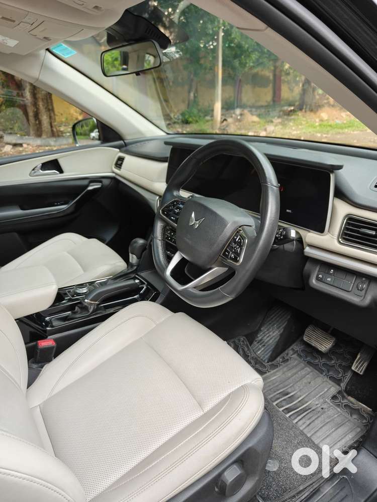 Mahindra Xuv700 2.0 Ax 7 Petrol At Str, 2024, Petrol