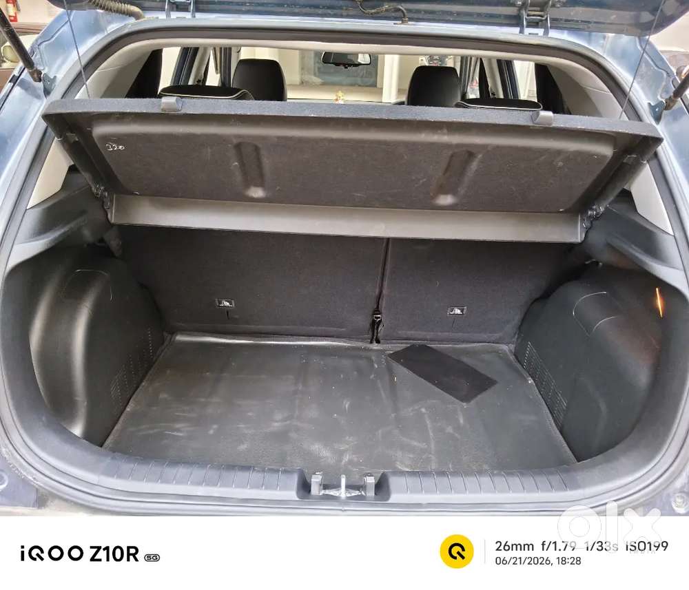 Hyundai Venue 2022 Petrol 23000 Km Driven, Imt, Sunroof