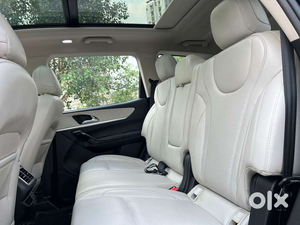 Mahindra Xuv700 2.0 Ax 7 Petrol At Str, 2024, Petrol