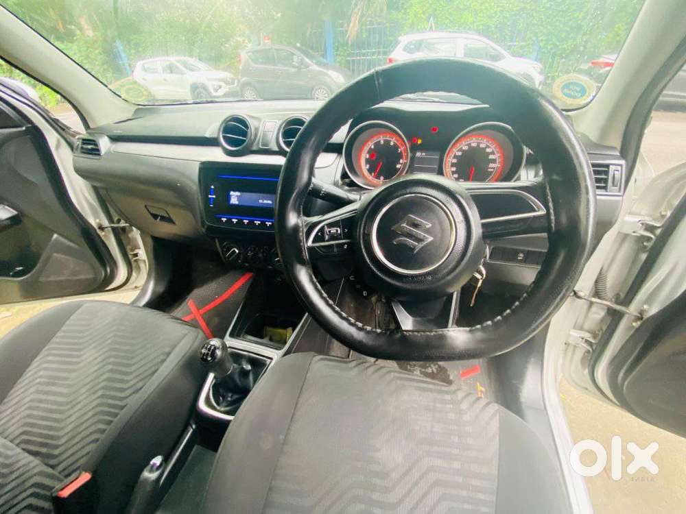 Maruti Suzuki Swift Vxi + Manual, 2022, Petrol