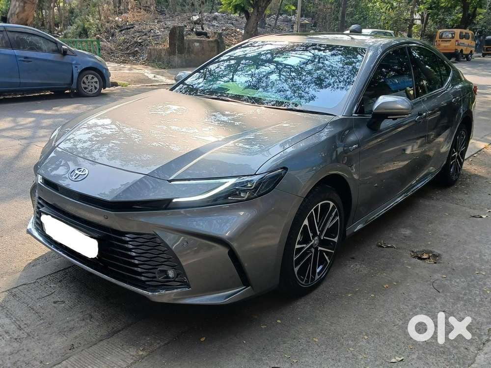 Toyota Camry Hybrid 2026