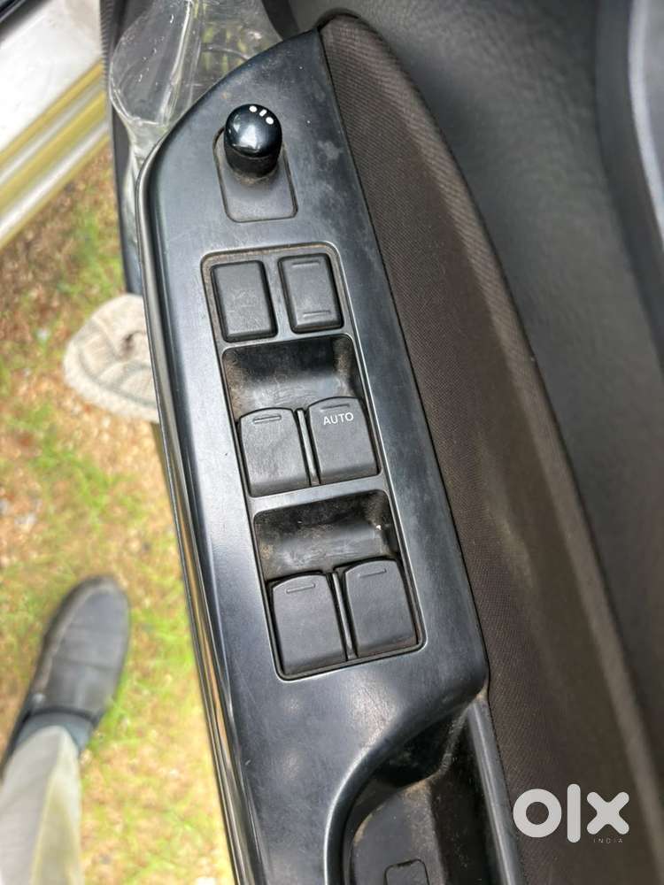 Maruti Suzuki Swift Vxi, 2013, Petrol
