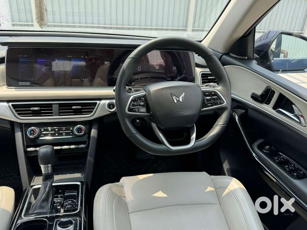 Mahindra Xuv700 2.2 Ax 7 Diesel At Luxury Pack Str, 2022, Diesel