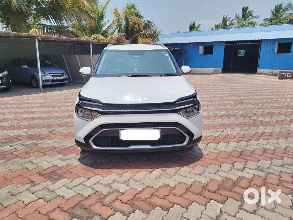 Kia Carens, 2023, Petrol