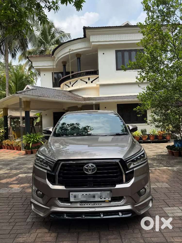 Toyota Innova Crysta 2.4 V 2017