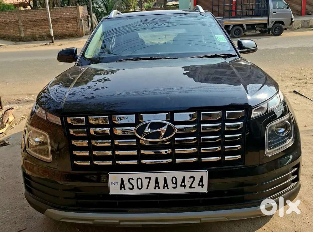 Hyundai Venue 2025 Petrol 6500 Km Driven