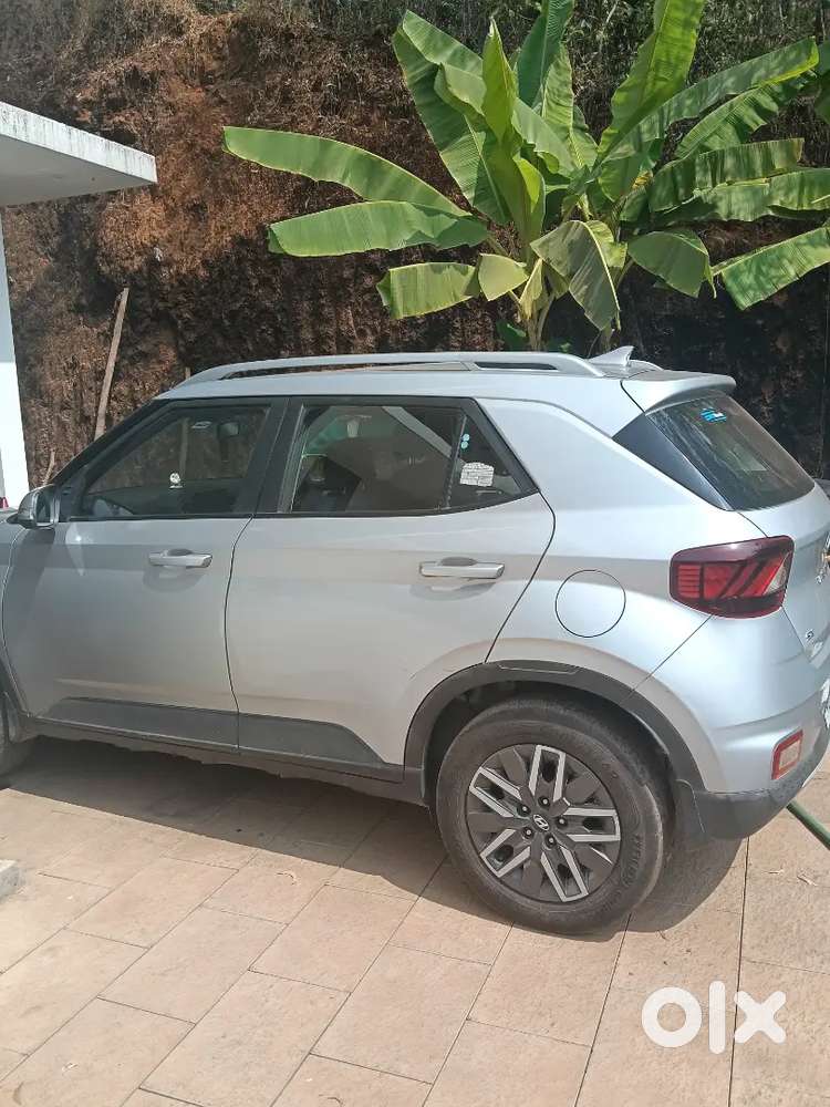 Hyundai Venue 2021 Diesel Well Maintained