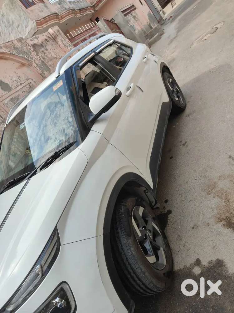 Hyundai Venue 2021 Diesel Well Maintained