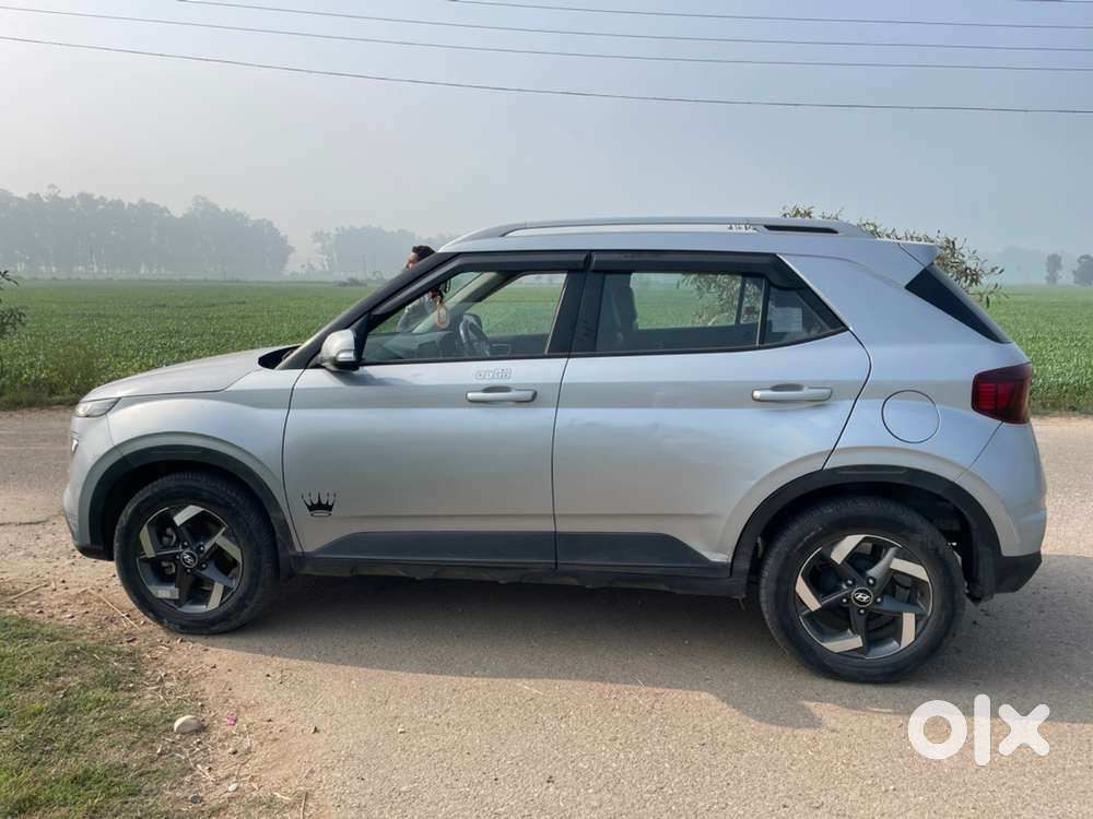 Hyundai Venue 2020 Petrol Well Maintained