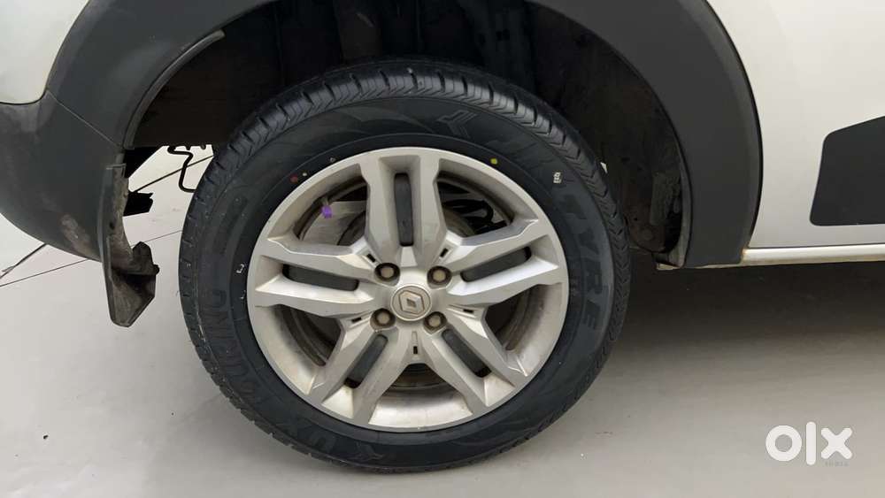Renault Triber 1.0 Rxz Dual Tone, 2022, Petrol