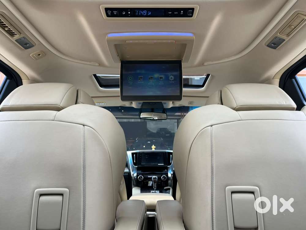 Toyota Vellfire 2.5 Executive Lounge, 2022, Petrol