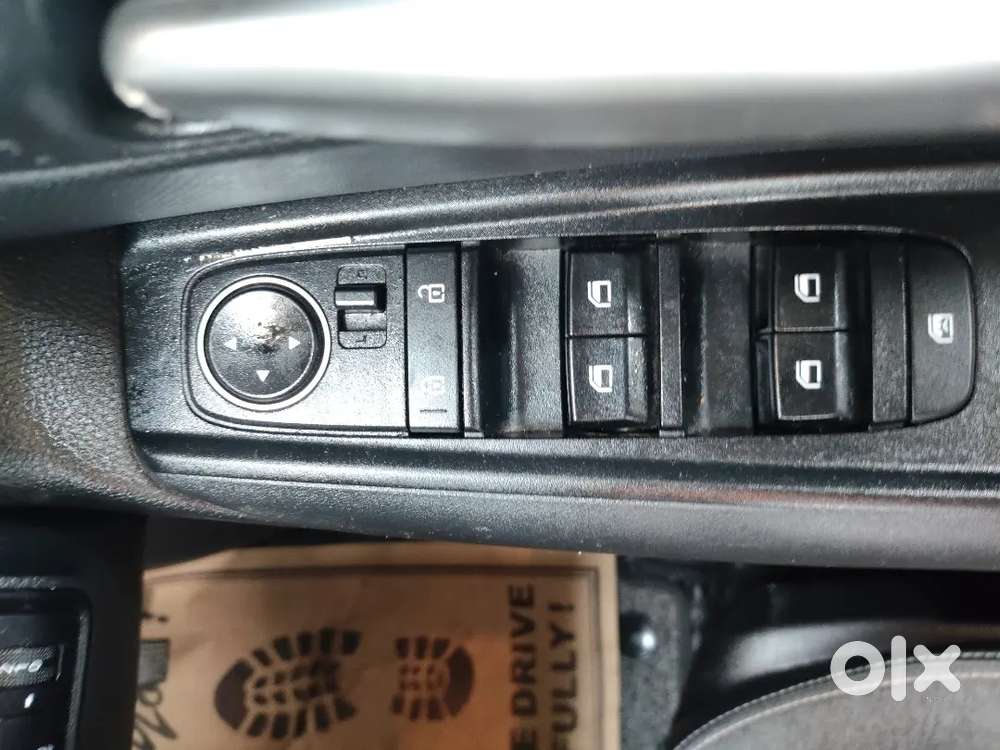 2024 Kia Sonet Htk(o) Petrol  9807 Km  Like New Car