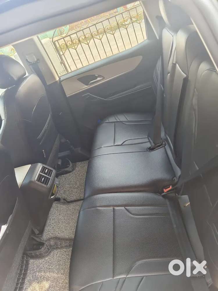 Mahindra Xuv700 2025 Diesel 7714 Km Driven