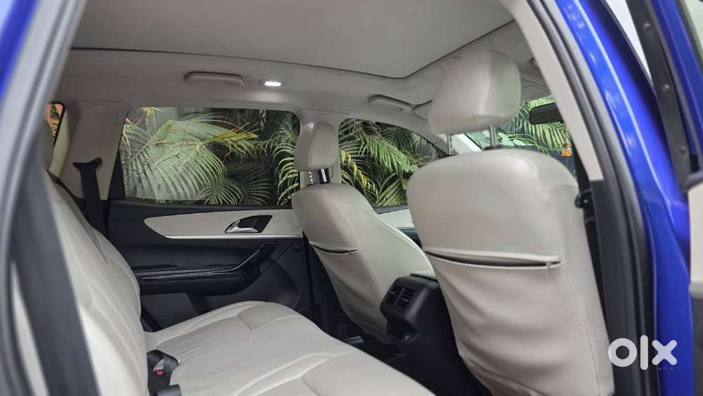 Mahindra Xuv700 2.2 Ax 5 Diesel At Str, 2022, Diesel