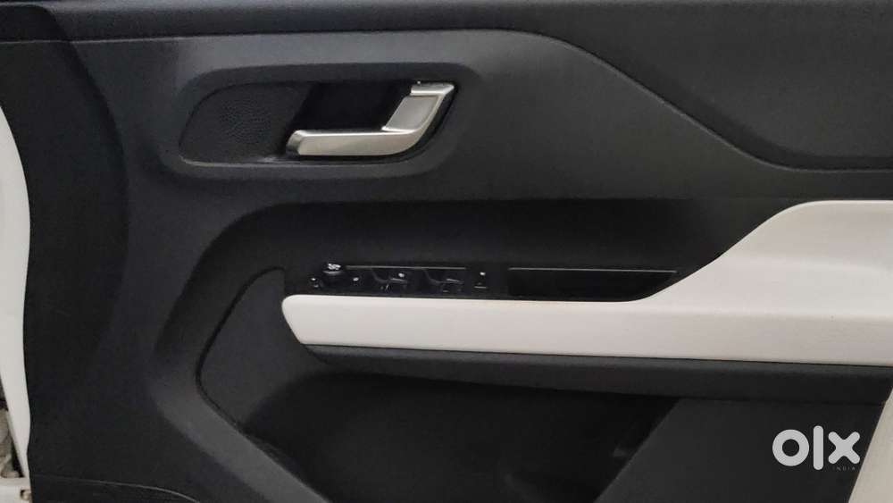 Tata Punch 1.2 Revotron Creative Amt Dual Tone, 2022, Petrol