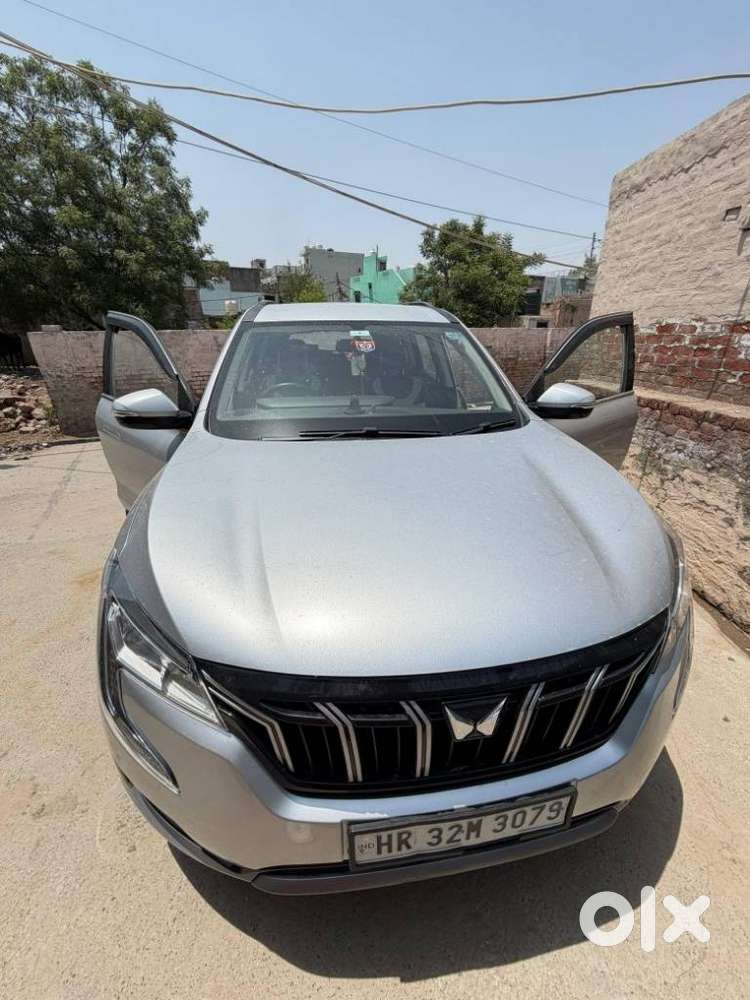 Mahindra Xuv700 2.0 Mx Petrol Mt 5 Str, 2022, Petrol