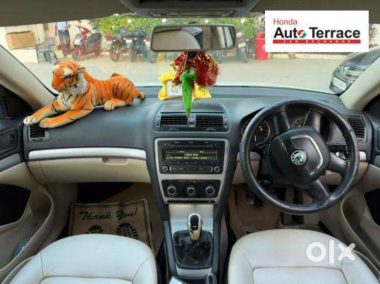 Skoda Laura 1.8 Ambition Tsi, 2013, Petrol