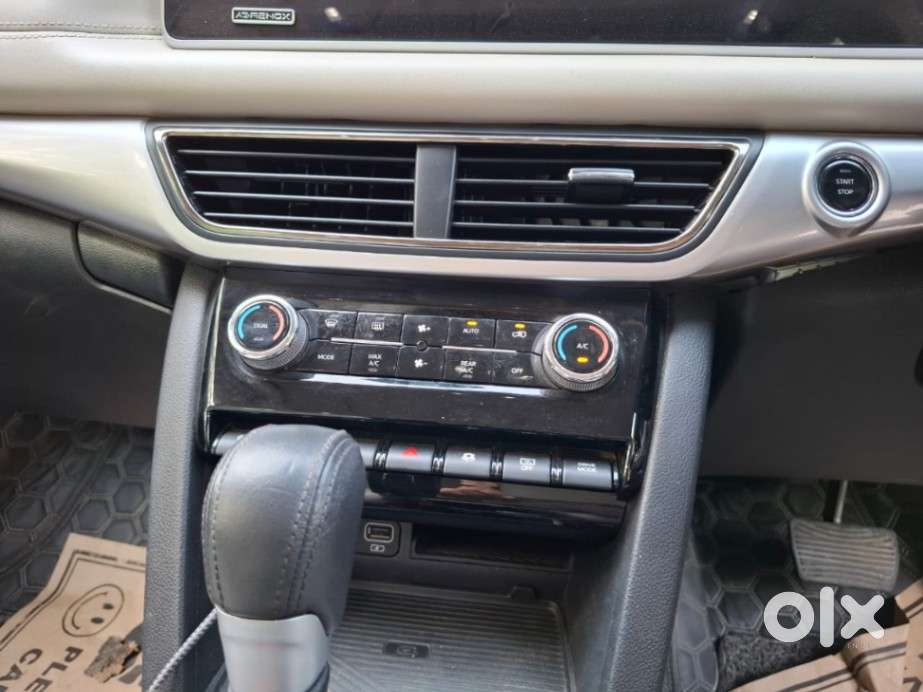 Mahindra Xuv700 Ax7 Luxury Pack Awd, 2025, Diesel