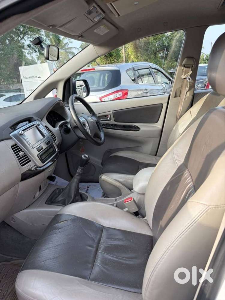 Toyota Innova 2.5 Zx Diesel 7 Seater Bsiii, 2014, Diesel