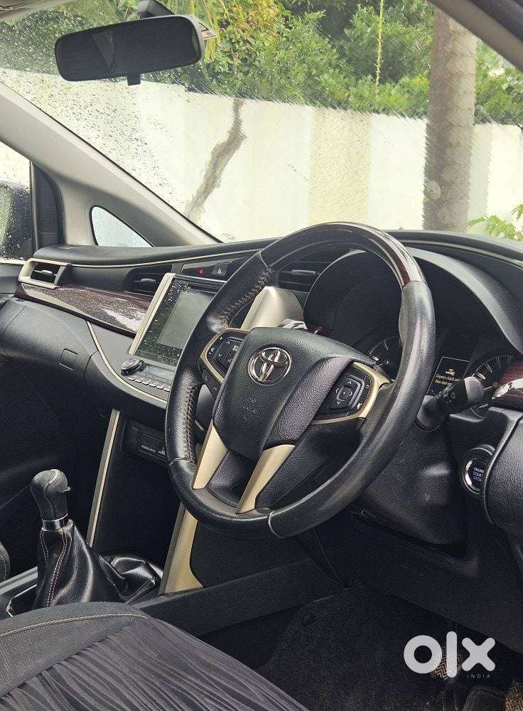 Toyota Innova Crysta 2.4 V 8 Str, 2016, Diesel