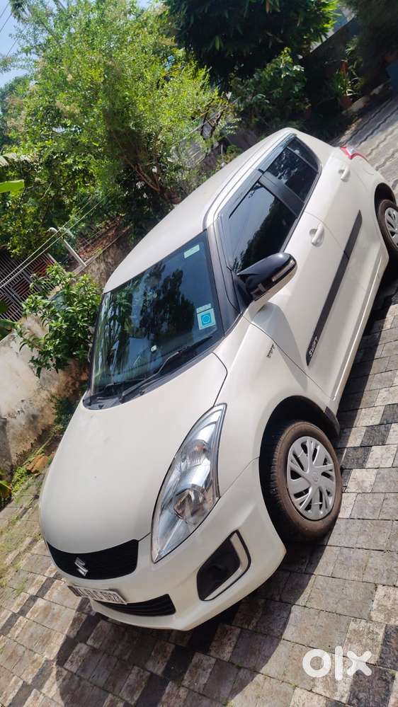 Maruti Suzuki Swift Vxi + Manual, 2017, Petrol