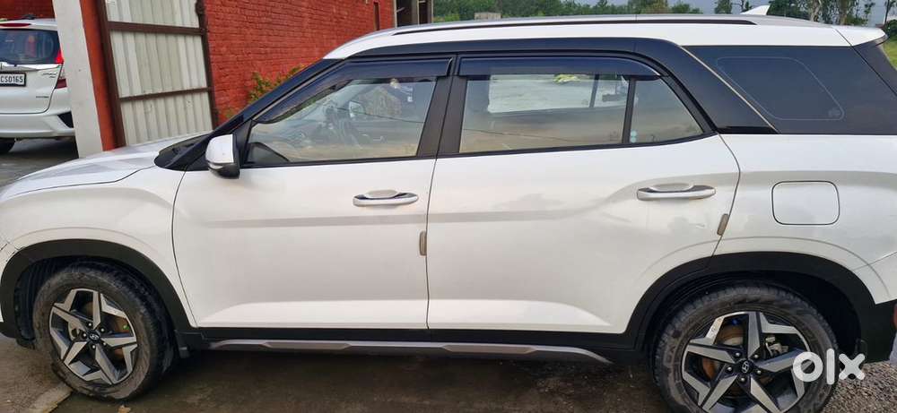 Hyundai Alcazar 2024 Diesel Brand New Condition. Gud Milelage 7seater