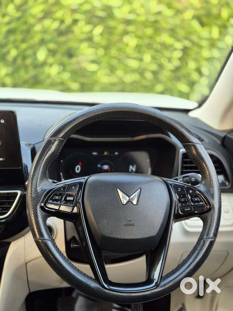 Mahindra Xuv 3xo Ax5 Pm Mt, 2026, Petrol