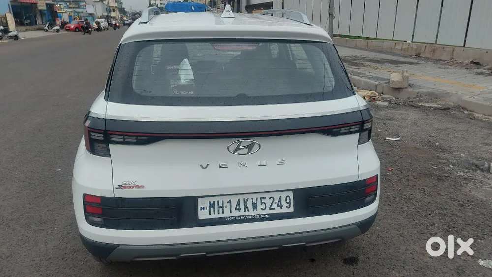 Hyundai Venue 2023 Petrol 18400 Km Driven