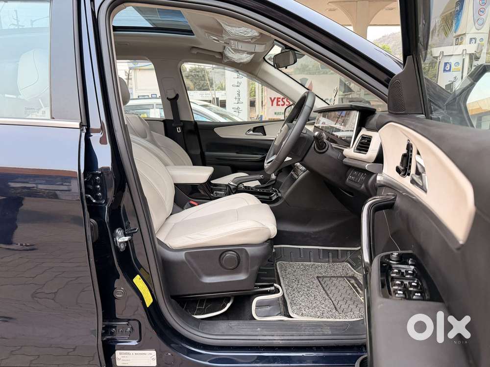 Mahindra Xuv700 2.2 Ax 7 Diesel At Str, 2025, Diesel